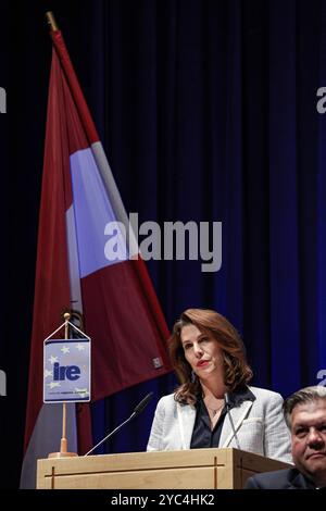 Salzburg, Österreich, Österreich. Oktober 2024. KAROLINE EDTSTADLER, Bundesministerin für EU und Verfassung, Österreich, spricht auf dem 20. Salzburger Europa-Gipfel, einem Treffen, bei dem Vertreter und Staats- und Regierungschefs der 27 europäischen Staaten zusammenkommen. Quelle: ZUMA Press, Inc./Alamy Live News Stockfoto