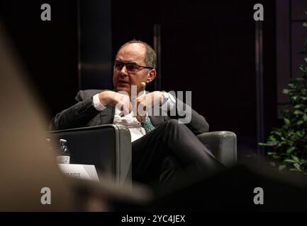 Salzburg, Österreich, Österreich. Oktober 2024. CHRISTIAN SCHMIDT, hoher Vertreter für Bosnien-Herzegowina, spricht auf dem 20. Europa-Gipfel in Salzburg, einem Treffen, bei dem Vertreter und Staats- und Regierungschefs der 27 europäischen Staaten zusammenkommen. Die Fragen der EU-Erweiterung sind ein großes Anliegen für die EU-Nationen, und die Frage nach Geschwindigkeit und Vorteilen hat zu einer teilweisen Teilung der staaten geführt. Quelle: ZUMA Press, Inc./Alamy Live News Stockfoto