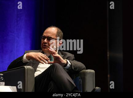 Salzburg, Österreich, Österreich. Oktober 2024. CHRISTIAN SCHMIDT, hoher Vertreter für Bosnien-Herzegowina, spricht auf dem 20. Europa-Gipfel in Salzburg, einem Treffen, bei dem Vertreter und Staats- und Regierungschefs der 27 europäischen Staaten zusammenkommen. Die Fragen der EU-Erweiterung sind ein großes Anliegen für die EU-Nationen, und die Frage nach Geschwindigkeit und Vorteilen hat zu einer teilweisen Teilung der staaten geführt. Quelle: ZUMA Press, Inc./Alamy Live News Stockfoto