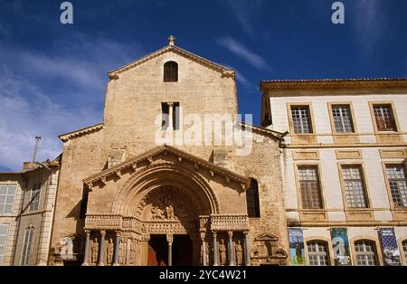 Kirche Saint Trophime, Arles, Frankreich, am Place de la Republique im Stadtzentrum Stockfoto