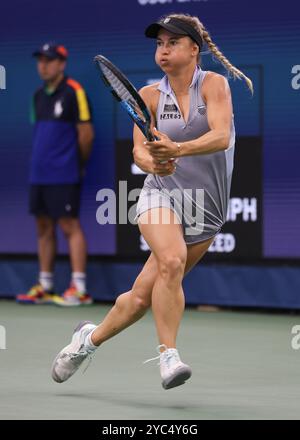 Tennisspielerin Yulia Putintseva aus Kasachstan in Aktion bei den US Open 2024 Championships, Billie Jean King Tennis Center, Queens, New York, USA. Stockfoto