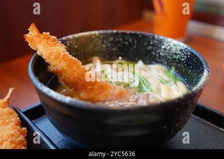 Japanische Ramen-Nudel mit Shrimps Tempura Stockfoto