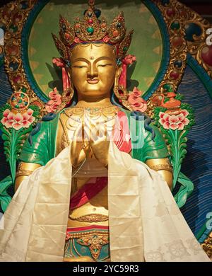 Gompas Sind Buddhistische Altäre Oder Klöster In Der Himalaya-Region. Der Altar repräsentiert Triratna - drei Juwelen -, Buddha, Dharma - Diskussionen und Stockfoto
