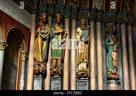 Reich verzierte Innenausstattung der römisch-katholischen Basilika St. Servatius in Maastricht, Niederlande Stockfoto