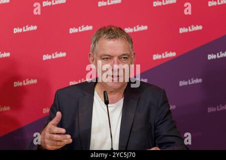 Parteivorsitzender die linke 2024-10-21, Berlin Pressekonferenz der auf dem Parteitag in Halle frisch gewählte Doppelspitze der Partei die linke im Karl-Liebknecht-Haus, der Parrteizentrale in Berlin. Im Bild Jan van Aken, Parteivorsitzender die Linke. *** Parteivorsitzender die Linke 2024 10 21 Deutschland, Berlin Pressekonferenz der neu gewählten dualen Führung der Linke auf der Parteikonferenz in Halle im Karl Liebknecht Haus, dem Hauptsitz der Partei in Berlin, abgebildet Stockfoto