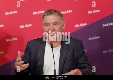 Parteivorsitzender die linke 2024-10-21, Berlin Pressekonferenz der auf dem Parteitag in Halle frisch gewählte Doppelspitze der Partei die linke im Karl-Liebknecht-Haus, der Parrteizentrale in Berlin. Im Bild Jan van Aken, Parteivorsitzender die Linke. *** Parteivorsitzender die Linke 2024 10 21 Deutschland, Berlin Pressekonferenz der neu gewählten dualen Führung der Linke auf der Parteikonferenz in Halle im Karl Liebknecht Haus, dem Hauptsitz der Partei in Berlin, abgebildet Stockfoto