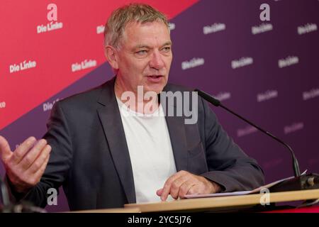 Parteivorsitzender die linke 2024-10-21, Berlin Pressekonferenz der auf dem Parteitag in Halle frisch gewählte Doppelspitze der Partei die linke im Karl-Liebknecht-Haus, der Parrteizentrale in Berlin. Im Bild Jan van Aken, Parteivorsitzender die Linke. *** Parteivorsitzender die Linke 2024 10 21 Deutschland, Berlin Pressekonferenz der neu gewählten dualen Führung der Linke auf der Parteikonferenz in Halle im Karl Liebknecht Haus, dem Hauptsitz der Partei in Berlin, abgebildet Stockfoto