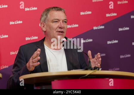 Parteivorsitzender die linke 2024-10-21, Berlin Pressekonferenz der auf dem Parteitag in Halle frisch gewählte Doppelspitze der Partei die linke im Karl-Liebknecht-Haus, der Parrteizentrale in Berlin. Im Bild Jan van Aken, Parteivorsitzender die Linke. *** Parteivorsitzender die Linke 2024 10 21 Deutschland, Berlin Pressekonferenz der neu gewählten dualen Führung der Linke auf der Parteikonferenz in Halle im Karl Liebknecht Haus, dem Hauptsitz der Partei in Berlin, abgebildet Stockfoto