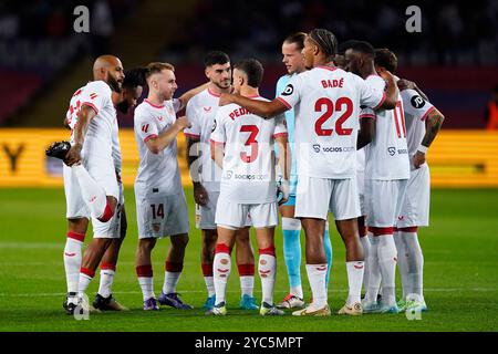 Barcelona, Spanien. Oktober 2024. Die Spieler des Sevilla FC spielten im La Liga EA Sports Spiel zwischen dem FC Barcelona und dem Sevilla FC am 20. Oktober 2024 im Lluis Companys Stadion in Barcelona, Spanien. (Foto: Sergio Ruiz/Imago) Credit: PRESSINPHOTO SPORTS AGENCY/Alamy Live News Stockfoto