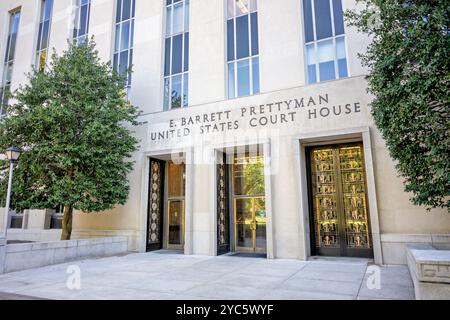 E Barrett Prettyman United States Courthouse Washington DC // WASHINGTON DC — das E. Barrett Prettyman United States Courthouse am Judiciary Square ist ein bekanntes Bundesgebäude, in dem sich das U.S. District Court for the District of Columbia und das U.S. Court of Appeals for the DC Circuit befinden. Dieses berühmte Gerichtsgebäude, das 1952 fertiggestellt wurde, ist ein bedeutendes Wahrzeichen der Justiz in Washington, D.C. Stockfoto