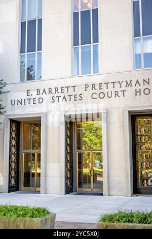 E Barrett Prettyman United States Courthouse Washington DC // WASHINGTON DC — das E. Barrett Prettyman United States Courthouse am Judiciary Square ist ein bekanntes Bundesgebäude, in dem sich das U.S. District Court for the District of Columbia und das U.S. Court of Appeals for the DC Circuit befinden. Dieses berühmte Gerichtsgebäude, das 1952 fertiggestellt wurde, ist ein bedeutendes Wahrzeichen der Justiz in Washington, D.C. Stockfoto
