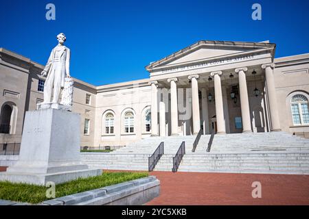 WASHINGTON DC, Vereinigte Staaten – der District of Columbia Court of Appeals im Herzen von Washington, DC, ist das höchste Gericht für den District of Columbia. Dieses prominente Justizgebäude ist ein wichtiger Bestandteil der rechtlichen und staatlichen Infrastruktur der Stadt, da es Rechtsmittelverfahren von unteren Gerichten bearbeitet und eine entscheidende Rolle bei der Justizverwaltung spielt. Stockfoto