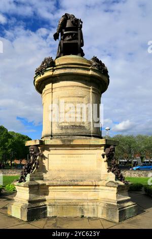 Das Gower Memorial in Bancroft Gardens, Stratford upon Avon, Warwickshire, England das Denkmal zeigt eine Statue von William Shakespeare und vier Saiblinge Stockfoto