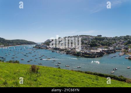 South Hams Stadt Salcombe und die Salcombe Mündung während der Sommerferien vom Snapes Point aus gesehen Stockfoto