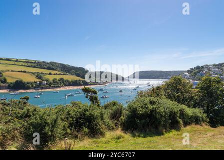 South Hams Stadt Salcombe und die Salcombe Mündung während der Sommerferien vom Snapes Point aus gesehen Stockfoto