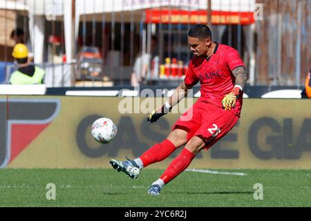 Empoli, Toscana, Italien. Oktober 2024. Napoli Elia Caprile spielt während des Fußballspiels der Serie A Empoli FC - SSC Napoli Stadio Carlo Castellani am 20. Oktober 2024 in Empoli, Italien (Bild: © Ciro de Luca/ZUMA Press Wire) NUR ZUR REDAKTIONELLEN VERWENDUNG! Nicht für kommerzielle ZWECKE! Stockfoto