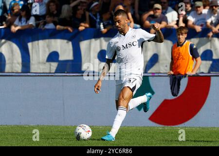 Empoli, Toscana, Italien. Oktober 2024. Leonardo Spinazzola aus Neapel kontrolliert den Ball während des Fußballspiels der Serie A Empoli FC - SSC Napoli Stadio Carlo Castellani am 20. Oktober 2024 in Empoli, Italien (Foto: © Ciro de Luca/ZUMA Press Wire) NUR ZUR REDAKTIONELLEN VERWENDUNG! Nicht für kommerzielle ZWECKE! Stockfoto