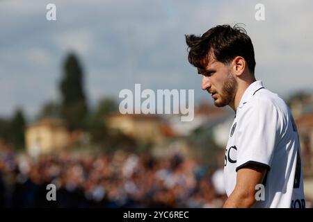 Empoli, Toscana, Italien. Oktober 2024. Napolys Khvicha Kvaratskhelia sieht während des Fußballspiels der Serie A Empoli FC - SSC Napoli Stadio Carlo Castellani am 20. Oktober 2024 in Empoli, Italien (Foto: © Ciro de Luca/ZUMA Press Wire) NUR ZUR REDAKTIONELLEN VERWENDUNG AUS! Nicht für kommerzielle ZWECKE! Stockfoto