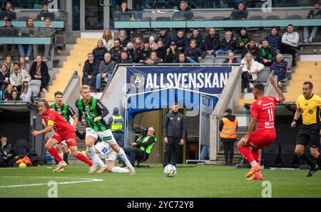 Göteborg, Schweden. Oktober 2024. Spieler, die während des Spiels zwischen GAIS und IFK Värnamo unterwegs sind. Kredit: Per Ljung/Alamy Live News Stock Stockfoto