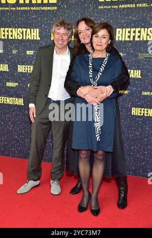 Premiere von RIEFENSTAHL in Berlin Regisseure Andres Veiel , Natalia Woerner und Produzentin Sandra Maischberger Ankunft, zur Premiere von RIEFENSTAHLin Berlin, am 21.10.2024 *** Premiere von RIEFENSTAHL in Berlin Regisseur Andres Veiel , Natalia Woerner und Produzentin Sandra Maischberger Ankunft, zur Premiere von RIEFENSTAHLin Berlin, am 21 10 2024 Photopress Müller Stockfoto