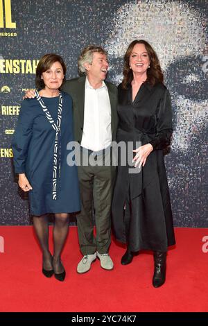 Premiere von RIEFENSTAHL Regisseure Andres Veiel , Natalia Woerner und Produzentin Sandra Maischberger Ankunft, zur Premiere von RIEFENSTAHLin Berlin, am 21.10.2024 *** Premiere von RIEFENSTAHL Regisseur Andres Veiel , Natalia Woerner und Produzentin Sandra Maischberger kommen zur Premiere von RIEFENSTAHLin Berlin, am 21 10 2024 Photopress Müller Stockfoto