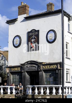 The Lord Nelson - A Shepherd Neame Public House, 1 E Bourne Street, Hastings, East Sussex, England, Großbritannien Stockfoto