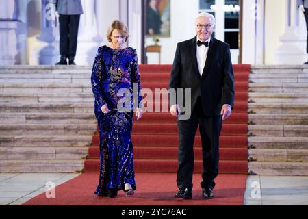 Staatsbesuch, Bundespräsident, Abendessen anlässlich des 25. Jubiläums der Nordischen Botschaften in Berlin Bundespräsident Frank-Walter Steinmeier mit Elke Büdenbender empfängt anlässlich des 25. Jubiläums der Nordischen Botschaften in Berlin König Frederik X. von Dänemark und Königin Mary von Dänemark, Präsident der Republik Finnland, Alexander Stubb, und Suzanne Elizabeth Innes-Stubb, Präsidentin der Republik Island, Halla Tómasdóttir, und Björn Skúlason, Kronprinz Haakon von Norwegen und Kronprinzessin Mette-Marit von Norwegen, Kronprinzessin Victoria von Schweden und Prinz Daniel von Schw Stockfoto