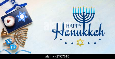 Grußbanner für Hanukka mit Tora, Menora, Donut, Dreidels und Israel-Flagge Stockfoto