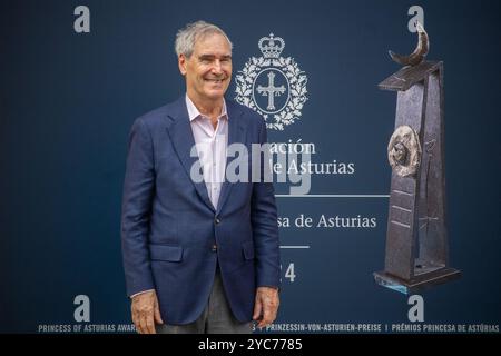 Oviedo, Spanien. Oktober 2024. Michael Ignatieff kommt nach Oviedo und posiert für die Medien. Quelle: Javier Fernández Santiago / Alamy Live News Stockfoto