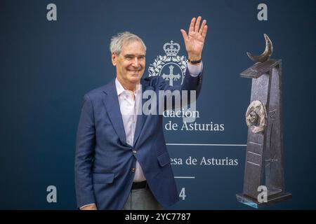 Oviedo, Spanien. Oktober 2024. Michael Ignatieff kommt nach Oviedo und posiert für die Medien. Quelle: Javier Fernández Santiago / Alamy Live News Stockfoto