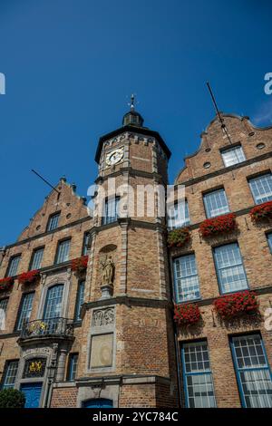 Blick auf das alte Rathaus am Marktplatz in der Düsseldorfer Altstadt. Stockfoto