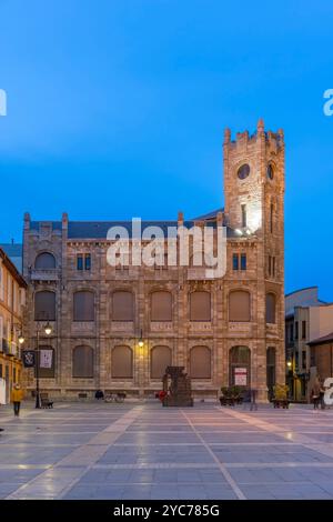 Altes Postamt, Regla-Platz, León, Kastilien und León, Spanien Stockfoto