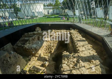 Das archäologische Schaufenster im Elisengarten am Friedrich-Wilhelm-Platz in Aachen, Nordrhein-Westfalen. Stockfoto