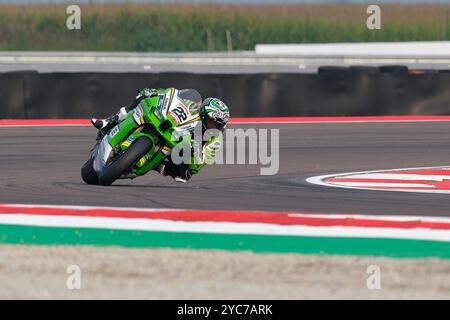 (22) Alex Lowes aus dem Vereinigten Königreich von Kawasaki Racing Team World SBK fährt Kawasaki ZX-10RR während der FIM Motul Superbike World Champions in Aktion Stockfoto