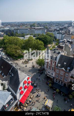 Blick vom Dach des Aachener Doms (UNESCO-Weltkulturerbe), der die letzte Ruhestätte Karls des Großen in der Altstadt von Aachen ist, Stockfoto