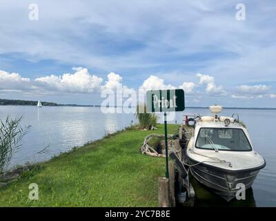 Segelboote auf dem Chiemsee Privatstrand auf der Fraueninsel im Chiemsee /Privatstrand auf der Fraueninsel im Chiemsee, 6.9.2024 *** Segelboote auf dem Chiemsee Privatstrand auf der Fraueninsel im Chiemsee Privatstrand auf der Fraueninsel im Chiemsee Privatstrand auf der Fraueninsel im Chiemsee 6 9 2024 Stockfoto