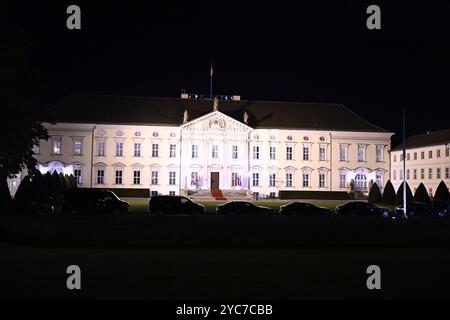 Berlin, Deutschland. Oktober 2024. BERLIN, DEUTSCHLAND 20241021Schloß Bellevue in Berlin, Deutschland, wo der Bundespräsident am Montagabend zum 25. Jahrestag des Nordischen Botschaftskomplexes in Berlin, Deutschland, am 21. Oktober 2024 ein Abendessen veranstaltet. Foto: Christine Olsson/TT/Code 10430 Credit: TT News Agency/Alamy Live News Stockfoto