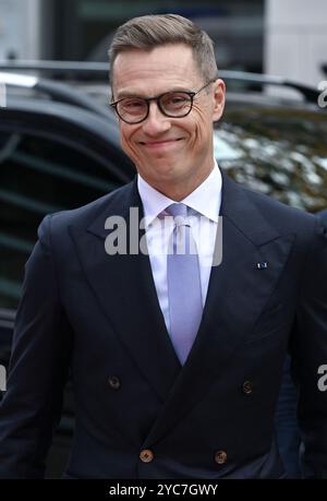 Berlin, Deutschland. Oktober 2024. Der finnische Präsident Alexander Stubb nimmt an einer Feier zum 25. Jahrestag der nordischen Botschaft Teil. Quelle: Jens Kalaene/dpa/Alamy Live News Stockfoto