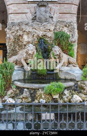 Pasquale Morganti, Brunnen der zwei Löwen, Ende des 19. Und Anfang des 20. Jahrhunderts, Teramo, Abruzzen, Italien Stockfoto