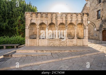 Fontana Fraterna, Brüderlicher Brunnen, Piazza Giosuè Carducci, Isernia, Molise, Italien Stockfoto