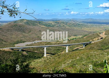 Die Cascavel Bridge, Serra das Russas, BR-232 Highway, verbindet Recife am 14. Oktober 2007 mit dem Landesinneren des brasilianischen Bundesstaates Pernambuco. Stockfoto