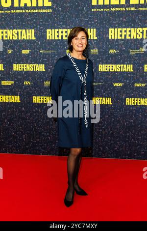 Premiere - Riefenstahl Sandra Maischberger bei der Premiere zu Riefenstahl im Delphi-Filmpalast Kino am 21.10.2024 in Berlin. *** Premiere Riefenstahl Sandra Maischberger bei der Premiere von Riefenstahl im Delphi Filmpalast am 21 10 2024 in Berlin Copyright: XEventpressxKochanx Stockfoto