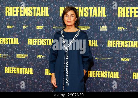 Premiere - Riefenstahl Sandra Maischberger bei der Premiere zu Riefenstahl im Delphi-Filmpalast Kino am 21.10.2024 in Berlin. *** Premiere Riefenstahl Sandra Maischberger bei der Premiere von Riefenstahl im Delphi Filmpalast am 21 10 2024 in Berlin Copyright: XEventpressxKochanx Stockfoto