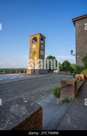 Uhrenturm, Castelvetro di Modena, Modena, Emilia-Romagna, Italien Stockfoto