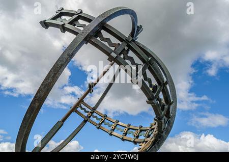 OSLO, NORWEGEN - 18. JULI 2014: Die Sonnenuhr, eine Skulptur, die Teil der Vigeland-Installation im Frogner Park in Oslo ist, die von Gustav VI. Geschaffen wurde Stockfoto