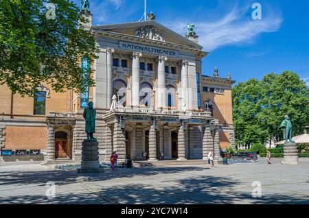 OSLO, NORWEGEN - 12. JULI 2014: Das Nationaltheater in Oslo, Norwegen, erbaut 1899 nach dem Entwurf des Architekten Henrik Bull Stockfoto