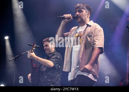 Estopa tritt am 18. Oktober 2024 im Palau Sant Jordi in Barcelona auf. Fotograf: Ale Espaliat Stockfoto