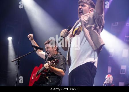 Estopa tritt am 18. Oktober 2024 im Palau Sant Jordi in Barcelona auf. Fotograf: Ale Espaliat Stockfoto