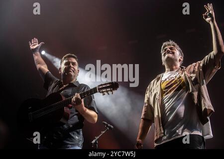 Estopa tritt am 18. Oktober 2024 im Palau Sant Jordi in Barcelona auf. Fotograf: Ale Espaliat Stockfoto