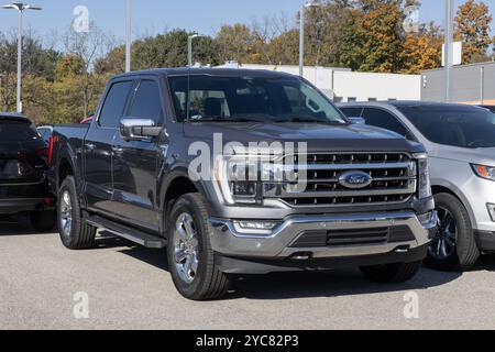 Indianapolis - 20. Oktober 2024: Gebrauchter Ford F-150 Lariat Display. Aufgrund von Preisproblemen kauft und verkauft Ford Gebrauchtfahrzeuge, um die Nachfrage zu befriedigen. MEIN: Stockfoto